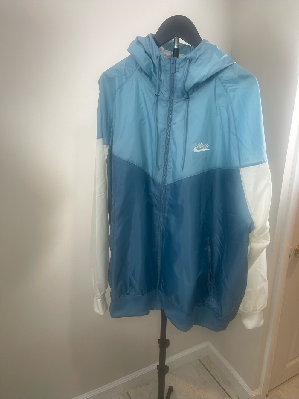 Nike Men’s Teal & Navy Colorblock Windbreaker with White Sleeves